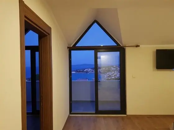 Superior Üç Kişilik Oda, Deniz veya Bahçe Manzaralı, Balkonlu