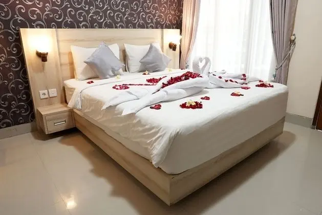 Deluxe Tek Büyük Yataklı Oda, 1 Yatak Odası, Engellilere Uygun, Sigara İçilebilir
