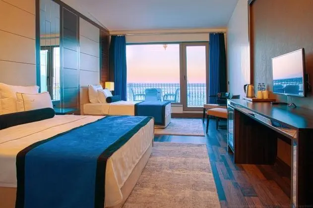 Triple Oda - Balkonlu, Deniz ve Dağ Manzaralı