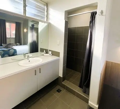 Oda, 1 Büyük (Queen) Boy Yatak, Özel Banyo