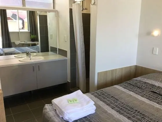 Oda, 1 Büyük (Queen) Boy Yatak, Özel Banyo