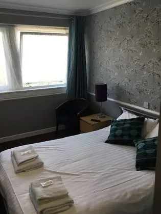 Tek Büyük Yataklı Oda, Banyolu/Duşlu