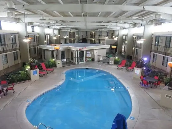 Oda, 2 Çift Kişilik Yatak, Havuz Manzaralı