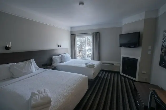 Deluxe Double Queen Room ( No Pets)