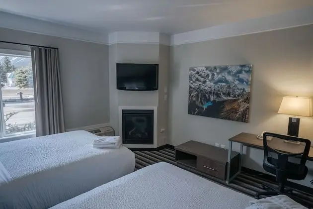 Deluxe Double Queen Room ( No Pets)
