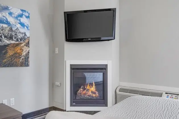 Deluxe Double Queen Room ( No Pets)