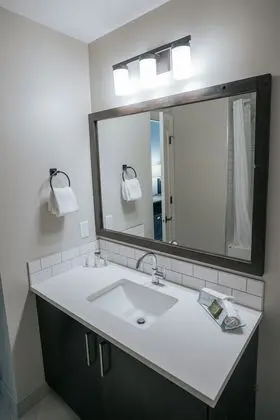 Deluxe Double Queen Room ( No Pets)