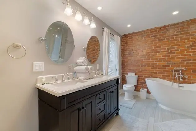 Ev (New Listing Northwood Harbor Home 3 b)