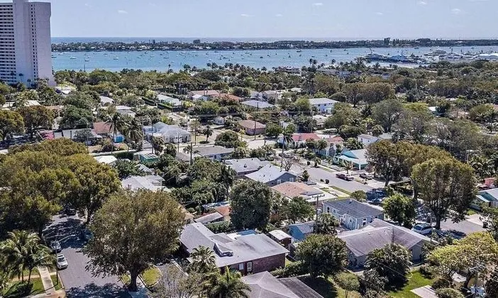 Ev (New Listing Northwood Harbor Home 3 b)
