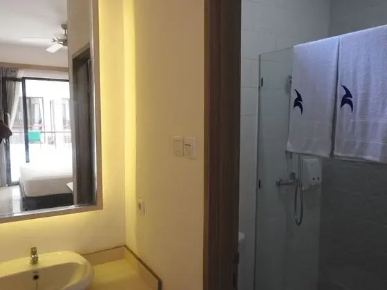 Deluxe Tek Büyük Yataklı Oda, 1 Büyük (Queen) Boy Yatak, Balkon, Havuz Manzaralı