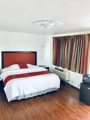 remodeled 1 king bed non-smoking