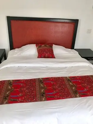 remodeled 1 king bed non-smoking