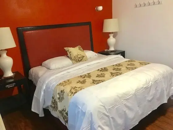 remodeled 1 king bed non-smoking