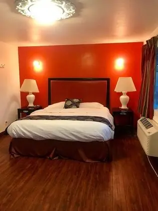 remodeled 1 king bed non-smoking