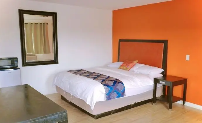 remodeled 1 king bed non-smoking