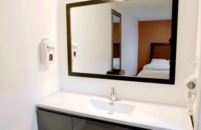 remodeled 1 king bed non-smoking