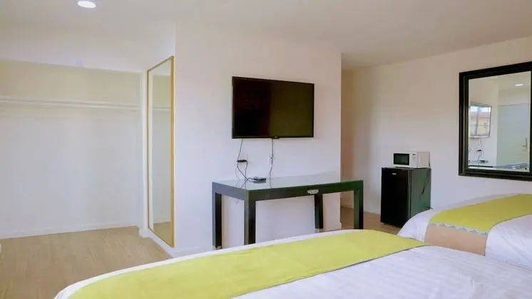remodeled 3 king beds, suites