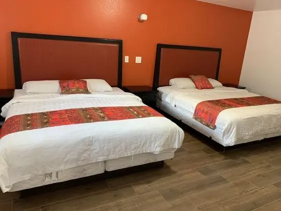 remodeled 3 king beds, suites