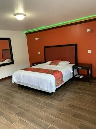 remodeled 3 king beds, suites