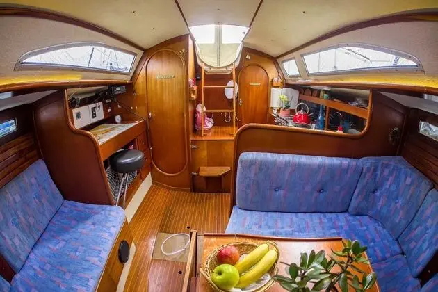 Karavan (Boat)