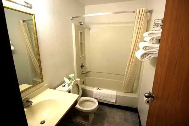 1 QUEEN BED PARTIAL ACCESSIBLE NON-SMOKING