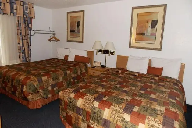 2 QUEEN BED PARTIAL ACCESSIBLE SMOKING