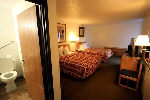 COMFORT 2 QUEEN BED NON-SMOKING