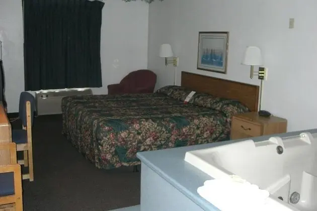 JACUZZI 1 KING BED NON-SMOKING