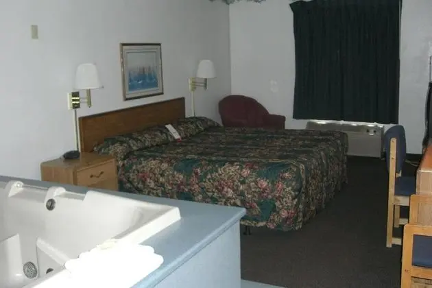 JACUZZI 1 QUEEN BED NON-SMOKING
