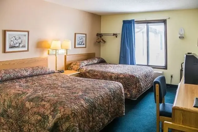 STANDARD 2 QUEEN BED NON-SMOKING