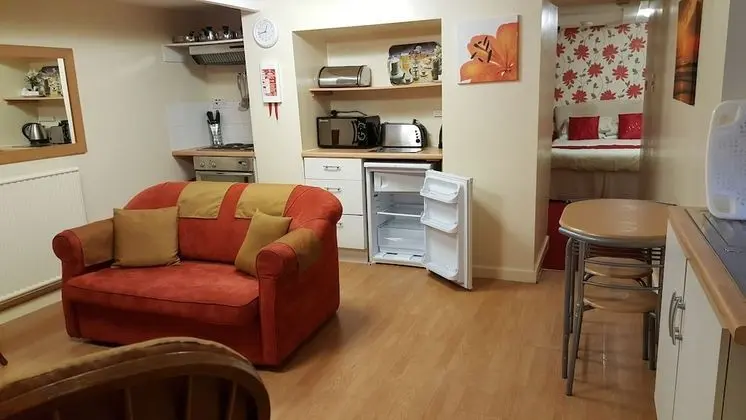 Flat 3 (Lower Ground)