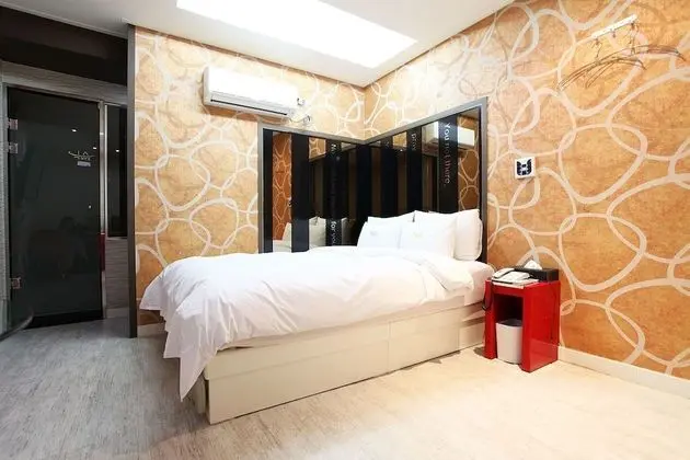 Oda (Special room (all OTT service availab)