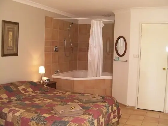 Superior Süit, 1 Büyük (Queen) Boy Yatak, Özel Banyo, Zemin Kat