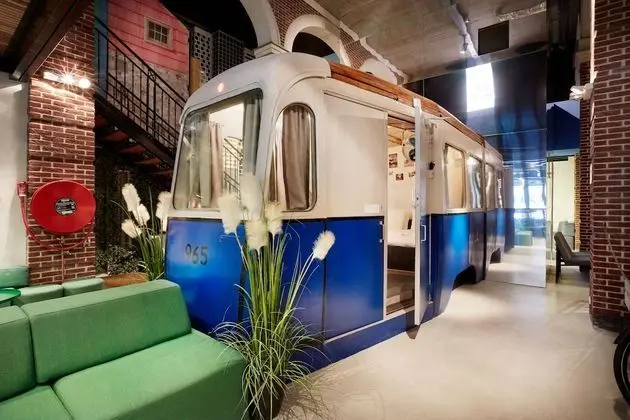 Basic Tek Büyük Yataklı Oda, Ortak Banyo (Tram)