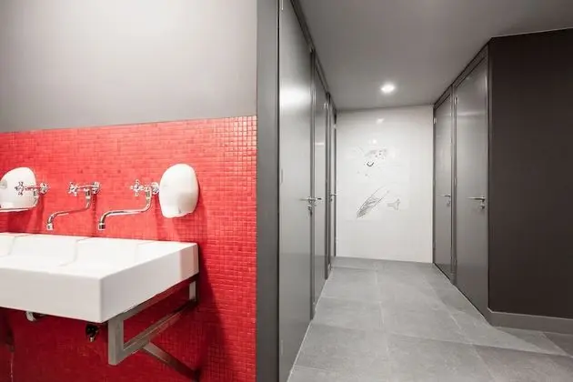 Basic Tek Büyük Yataklı Oda, Ortak Banyo (Tram)