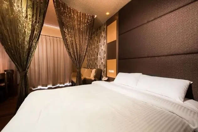Honeymoon Tek Büyük Yataklı Oda