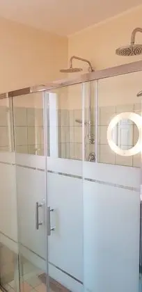 Deluxe Dört Kişilik Oda (private external bathroom)