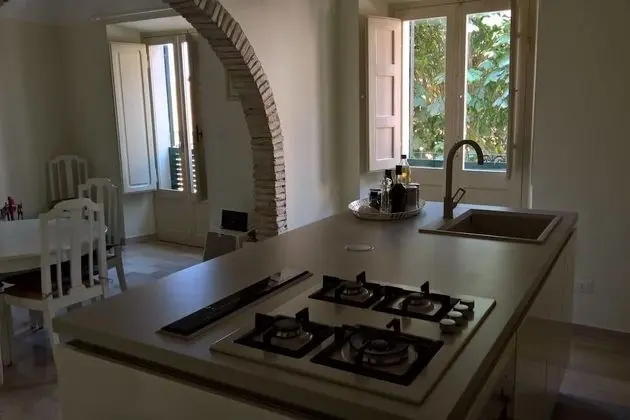 Deluxe Üç Kişilik Oda (private external bathroom)