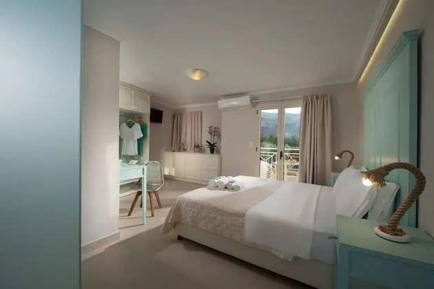 Superior Suite with outdoor Hydrojet and Sea View