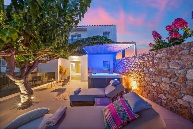 Superior Suite with outdoor Hydrojet and Sea View