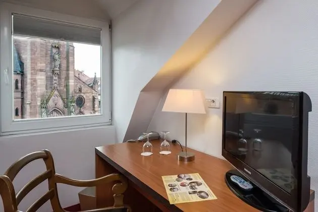 Comfort Tek Büyük Yataklı Oda