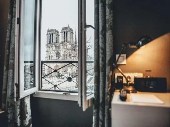 Tek Büyük Yataklı Oda (Notre Dame)