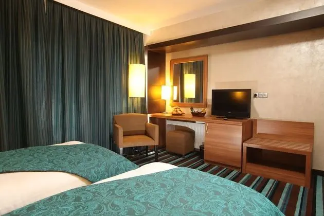 STANDARD TWN ROOM