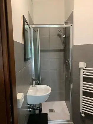 Üç Kişilik Oda, Ortak Banyo