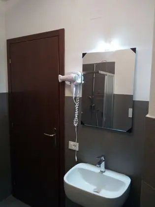 Üç Kişilik Oda, Ortak Banyo