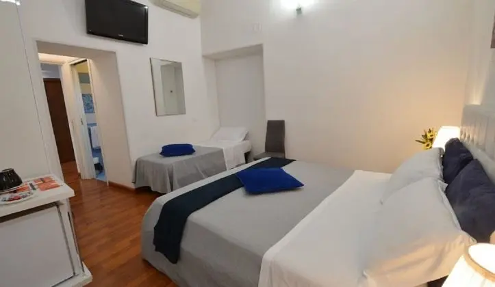 Üç Kişilik Oda