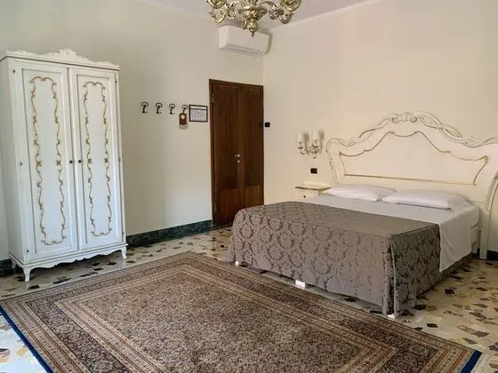 Deluxe Tek Büyük Yataklı Oda, Nehir Manzaralı (Private External Bathroom)