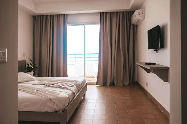Tek Büyük veya İki Ayrı Yataklı Oda, Deniz Manzaralı