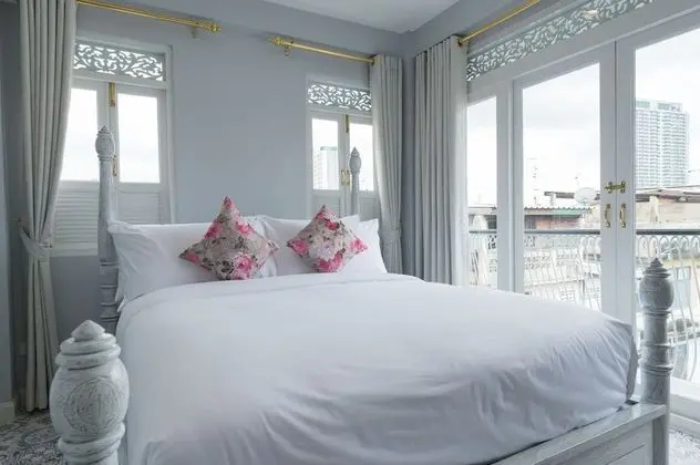 Grand Deluxe Double Bed