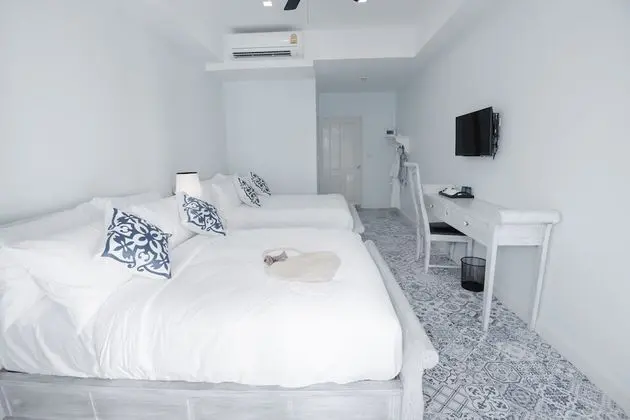 Deluxe Queen Twin Bed Pool View